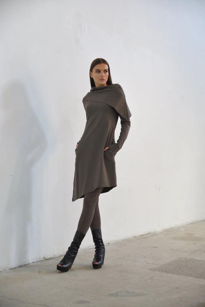 Simply Mila Amsterdam dress, stylish women's dress in a modern design, featuring a flattering fit and vibrant pattern.