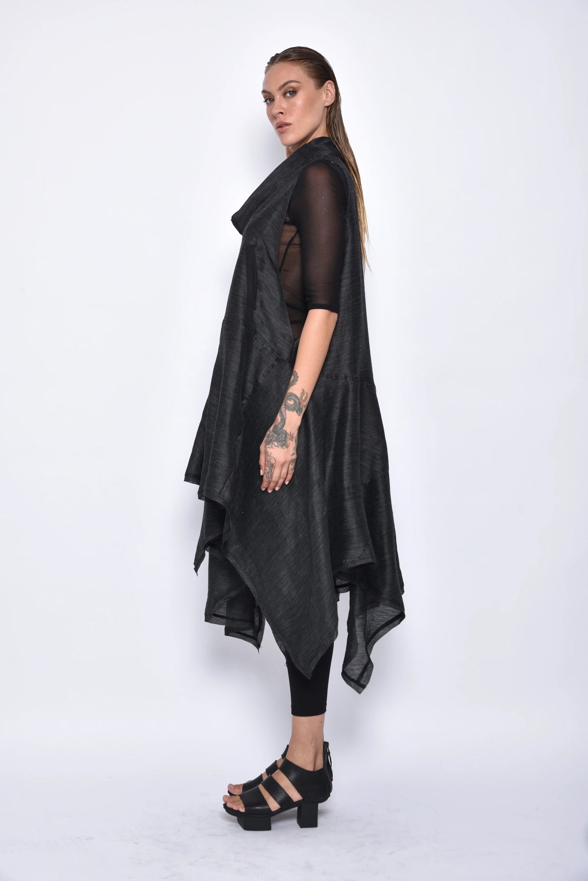 SIMPLY MILA Juno dress for women, stylish and comfortable women's dress with a modern design, shown in image 1090-S1.