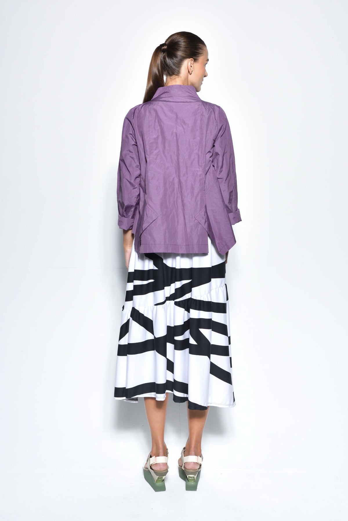 Simply Mila Tokyo jacket, modern women's fashion, stylish lightweight jacket with a sleek design, shown in a close-up image.