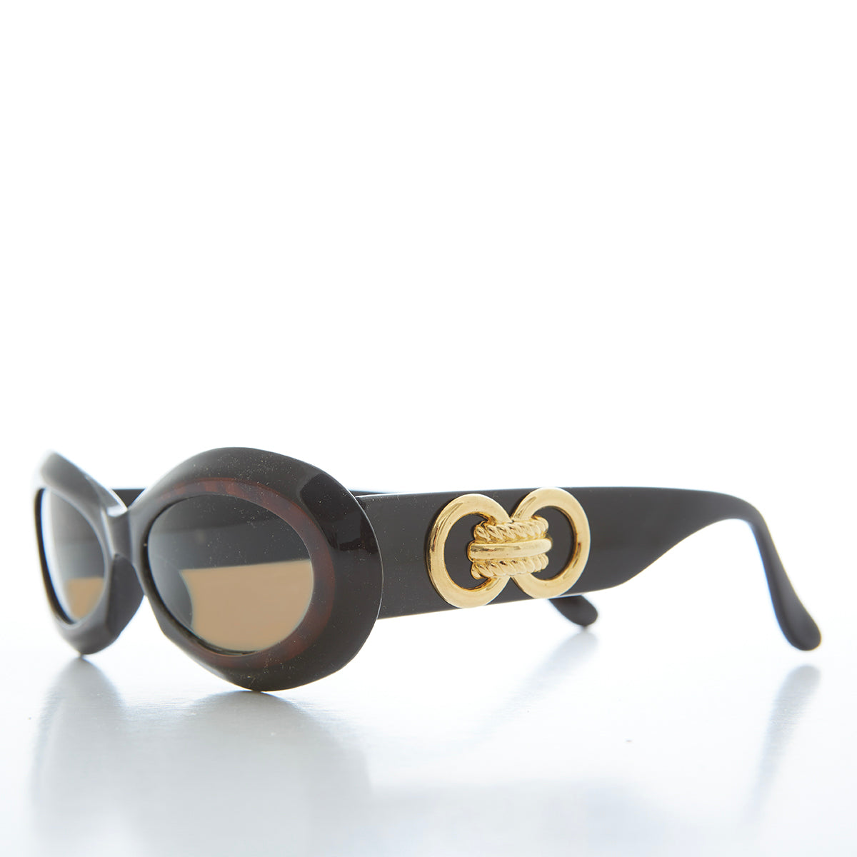 Classic chunky oval women's sunglasses by Sunglass Museum featuring bold frames and tinted lenses for a stylish look.