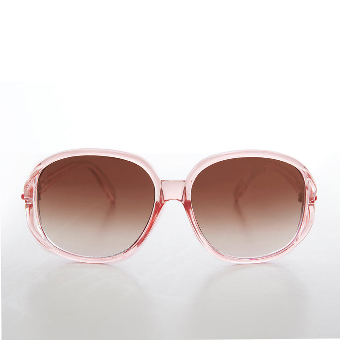 Large round oversized women's boho vintage sunglasses in pink by Sunglass Museum, stylish and trendy eyewear for women.