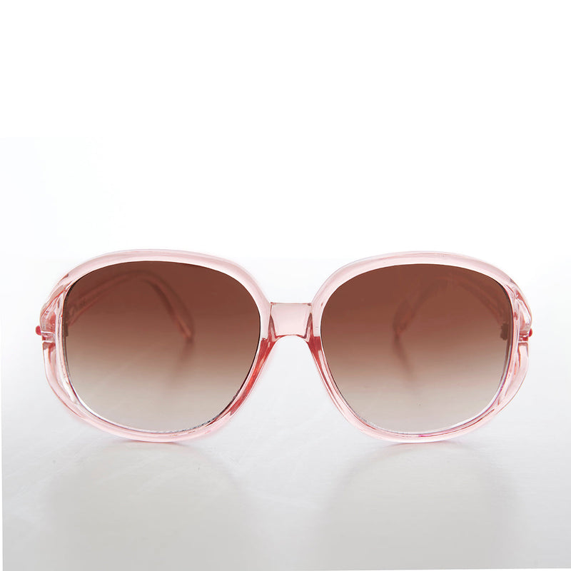 Large round oversized women's boho vintage sunglasses in pink by Sunglass Museum, stylish and trendy eyewear for women.