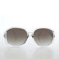 Large pink oversized boho vintage sunglasses for women by Sunglass Museum, with round frames and trendy style.