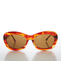 Large tortoise shell cat eye women's sunglasses with green lenses by Sunglass Museum, stylish and fashionable eyewear for women.