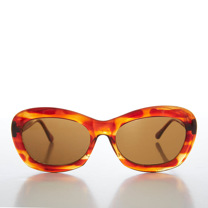 Large tortoise shell cat eye women's sunglasses with green lenses by Sunglass Museum, stylish and fashionable eyewear for women.