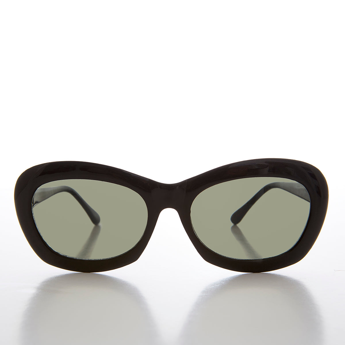 Large tortoise-shell cat eye sunglasses for women with green lenses by Sunglass Museum, model Isla