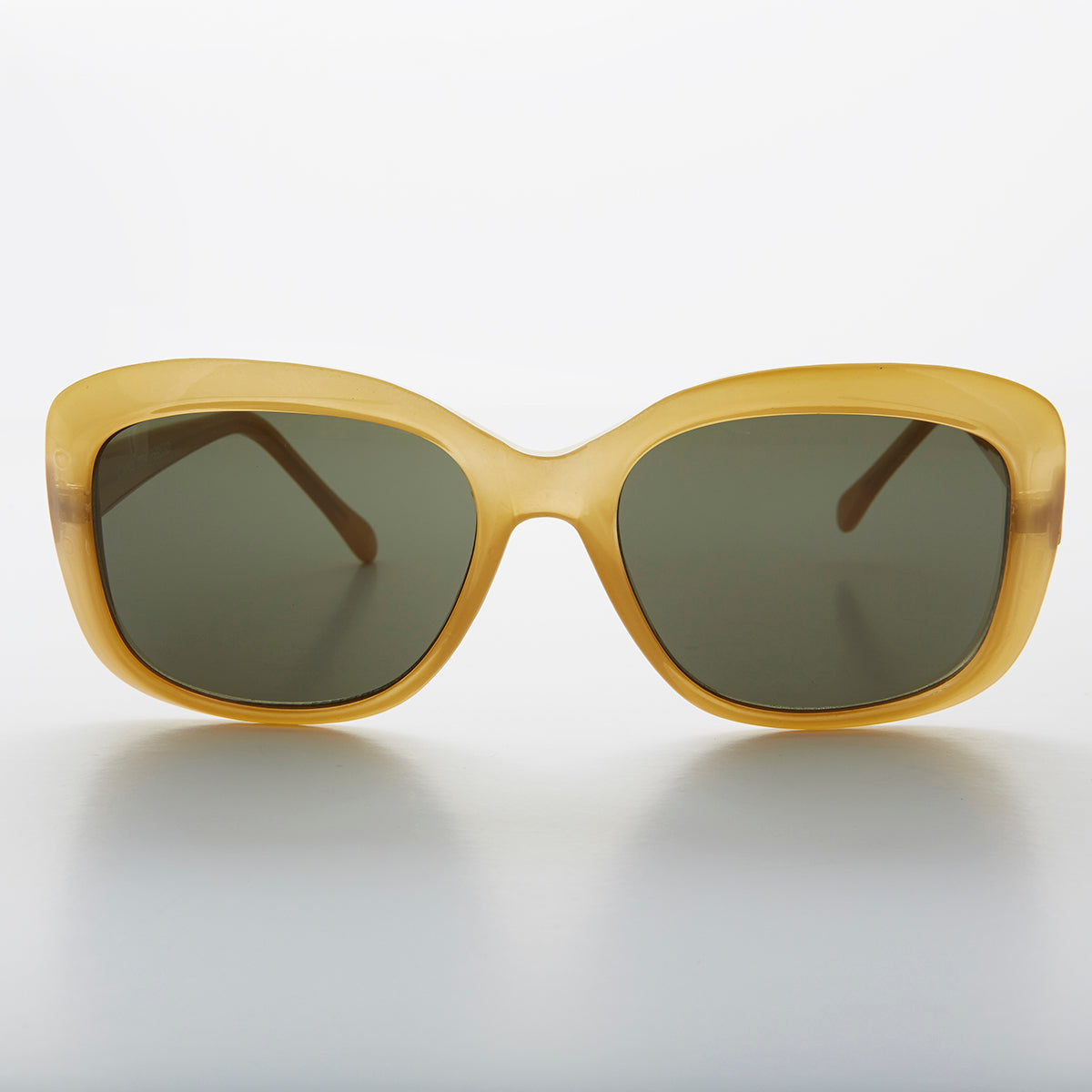 Green square vintage women's sunglasses from Sunglass Museum, retro style with classic frame for stylish sun protection.