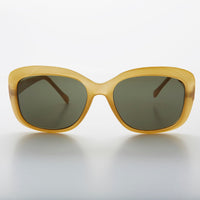 Green square vintage women's sunglasses from Sunglass Museum, retro style with classic frame for stylish sun protection.