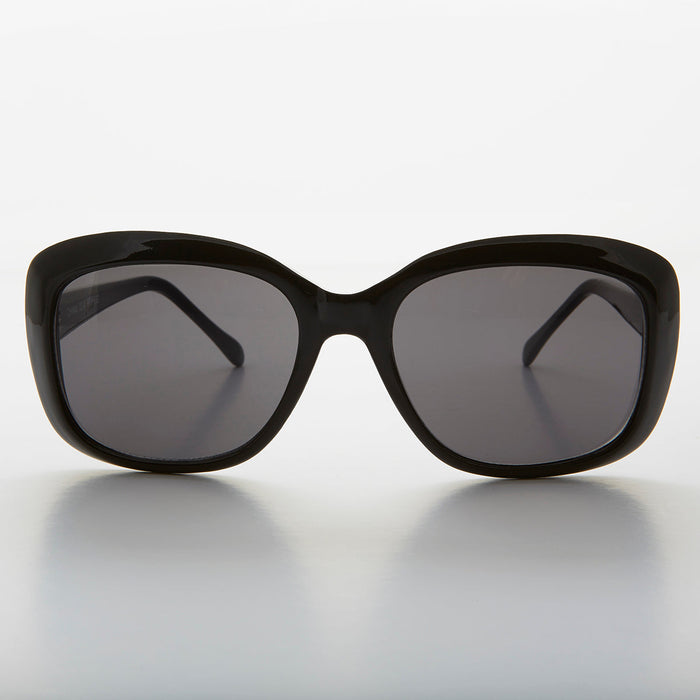 Green square retro vintage women's sunglasses by Sunglass Museum featuring classic design and stylish frame.