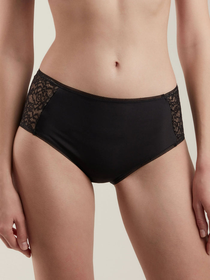Black women's shapewear panties from Conte Lyrique by Lornea, designed for smooth shaping and comfortable fit.