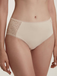 Black women's shapewear panties from Conte Lyrique by Lornea, designed for comfortable shaping and smooth silhouette.