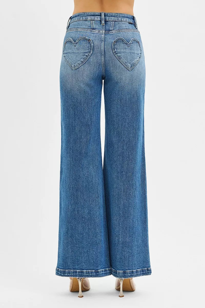 Risen high-rise wide-leg jeans with front yoke and heart-shaped back pockets, stylish denim from Trendsi.