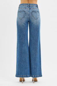 Risen high-rise wide-leg jeans with front yoke and heart-shaped back pockets, stylish denim from Trendsi.