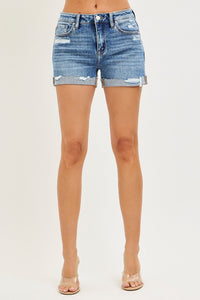 Risen mid-rise cuffed shorts in denim with rolled hem, fitted style, shown on a model with casual summer outfit