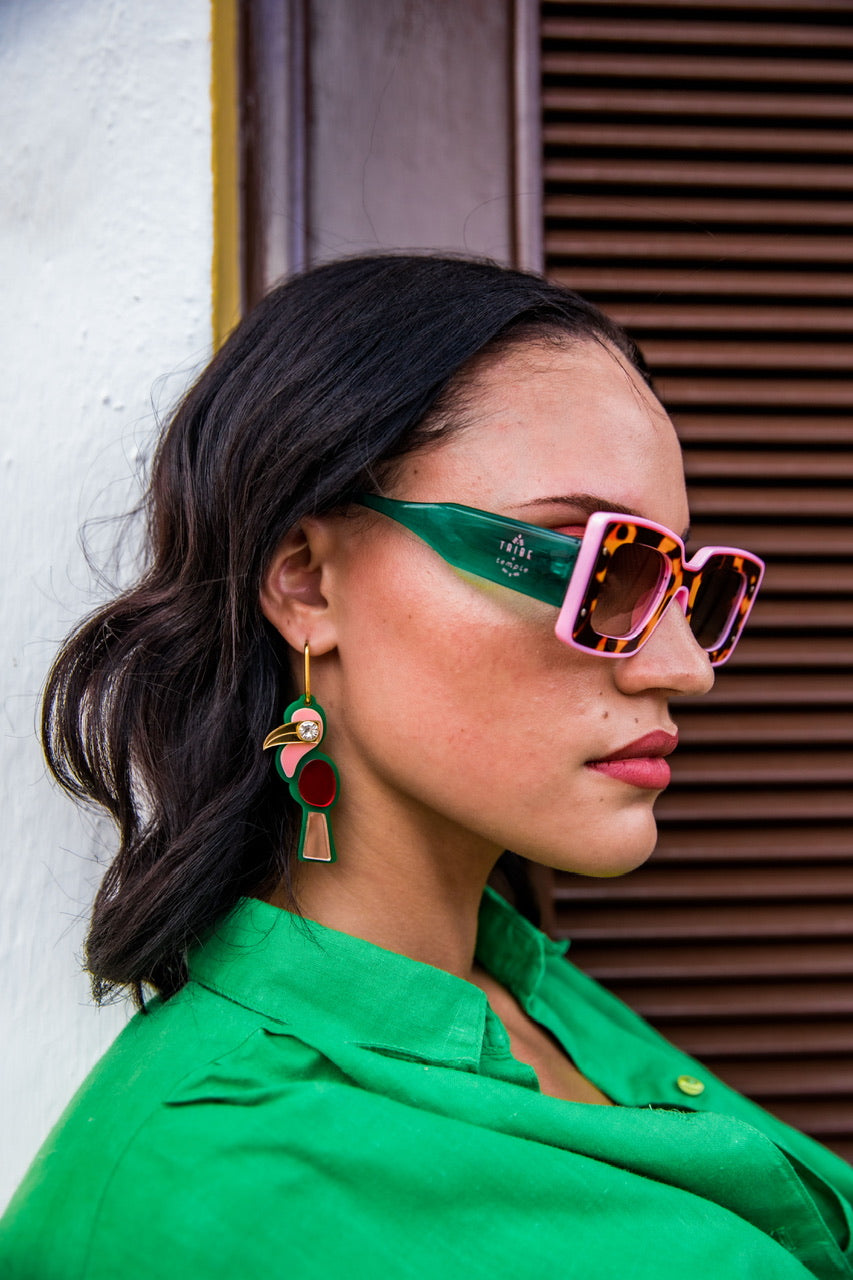 Tribeandtemple Deco sunglasses with stylish round frames and tinted lenses, showcasing a trendy fashion accessory.