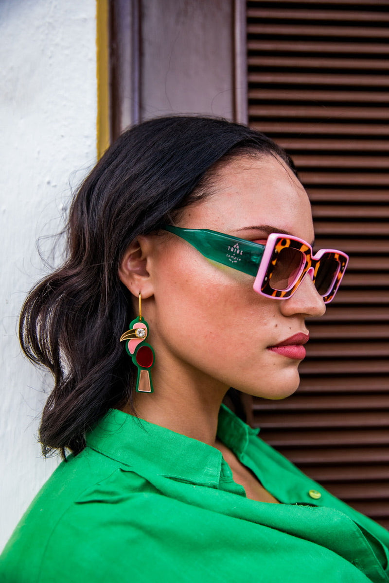 Tribeandtemple Deco sunglasses with stylish round frames and tinted lenses, showcasing a trendy fashion accessory.