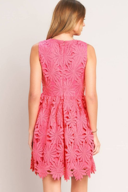 Voglio.us lace mini dress, stylish sleeveless design with intricate lace fabric, perfect for casual or dressy occasions.