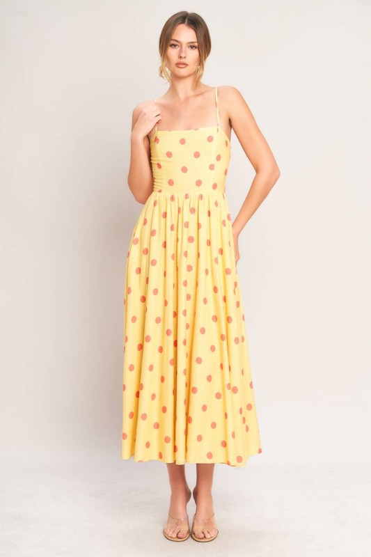 Linen blend dress with smocked back, lightweight and flowy, stylish summer dress by voglio.us, shown in natural fabric and design details.