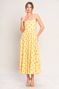 Linen blend dress with smocked back, lightweight and flowy, stylish summer dress by voglio.us, shown in natural fabric and design details.