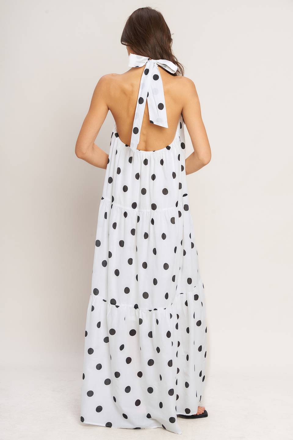 Voglio.us open back flowing dress featuring a lightweight, elegant design with a flowing silhouette and open back detail.