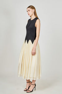Voglio.us contrast color midi dress featuring a stylish design, with bold color blocks and a flattering fit.