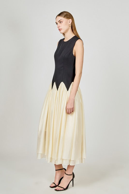 Voglio.us contrast color midi dress featuring a stylish design, with bold color blocks and a flattering fit.