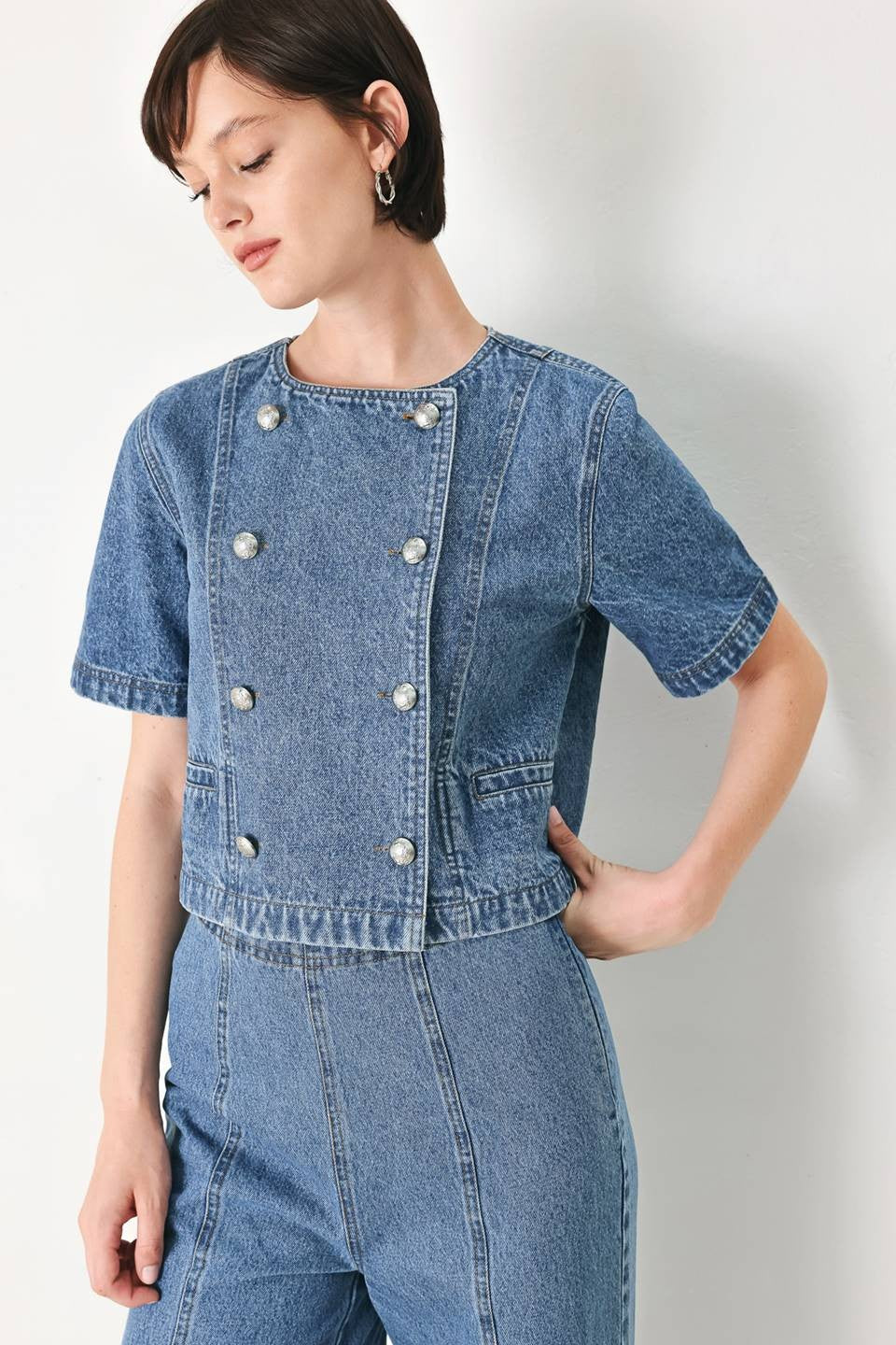 Voglio.us denim jacket with double button detail, casual outerwear featuring classic blue denim fabric and stylish button accents.
