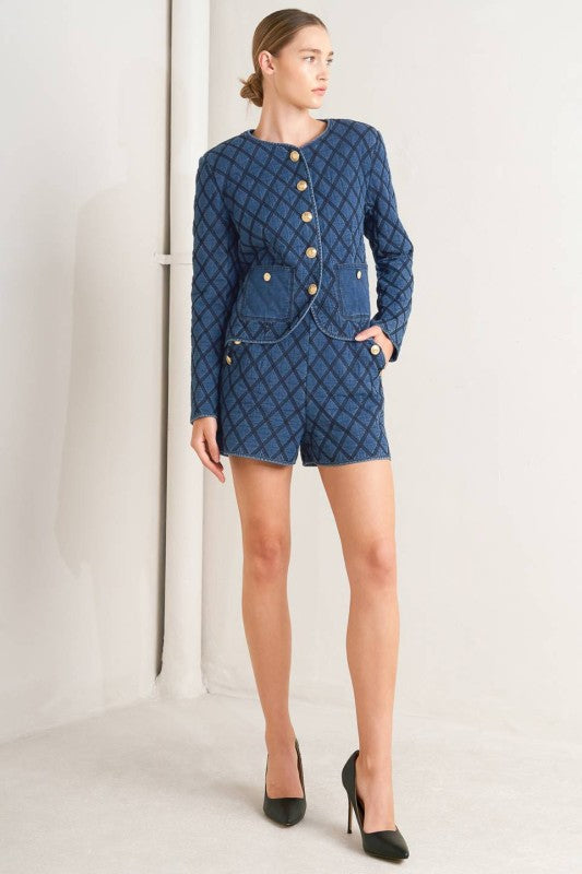 Quilted woven jacket from voglio.us with a stylish design, shown in the image with a close-up of the textured fabric and stitching.