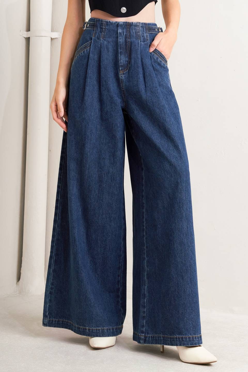 Voglio.us denim jeans with side buckle detail, slim fit, classic blue wash, featuring stylish side buckle accents.