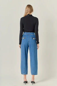 Voglio.us cropped denim jeans with a high-waisted fit, showcasing distressed details and classic blue denim fabric.