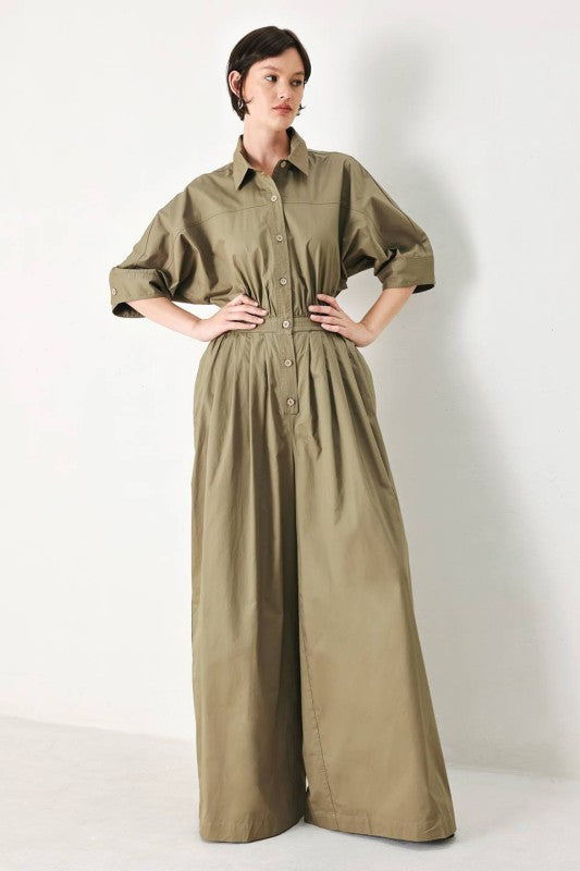 Olive green voglio.us utility jumpsuit with adjustable straps and front pockets, styled for casual wear.