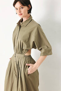 Olive green voglio.us utility jumpsuit with front pockets and adjustable straps, casual and comfortable for everyday wear.