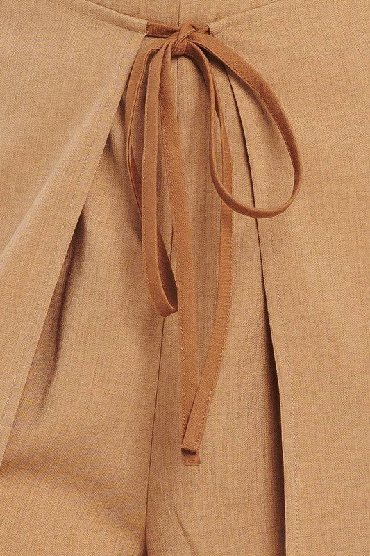 Chic high-waisted statement pants by voglio.us featuring a stylish design and tailored fit, shown in the image.