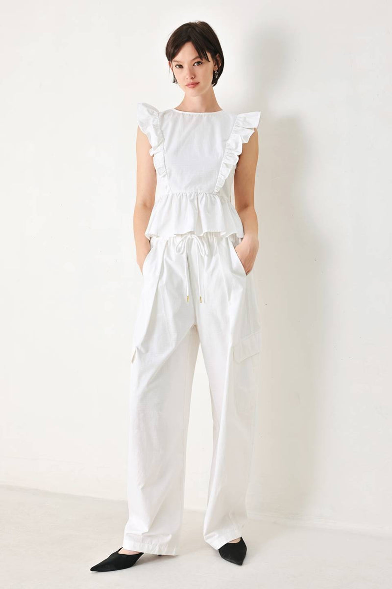 Cotton balloon cargo pants in neutral tone, featuring relaxed fit, multiple pockets, and casual style by voglio.us.