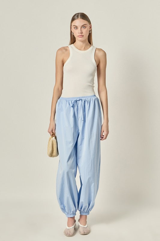 Lightweight Balloon Fit Pants from voglio.us, showing relaxed fit and soft fabric, styled casually on a model.