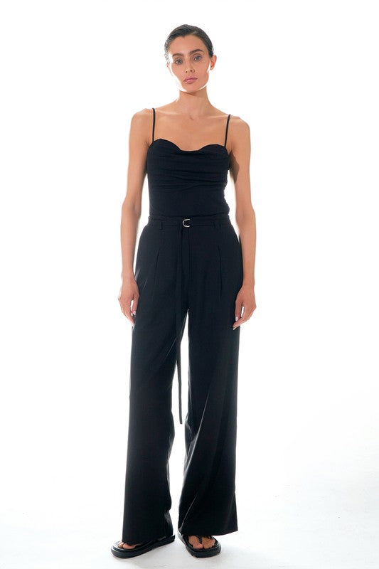 Voglio.us pleated wide pants with belt, stylish and comfortable, featuring a high waist and flowing fabric.