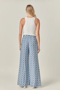 Printed high-waisted pants from voglio.us featuring a stylish design and tailored fit, shown on a model.