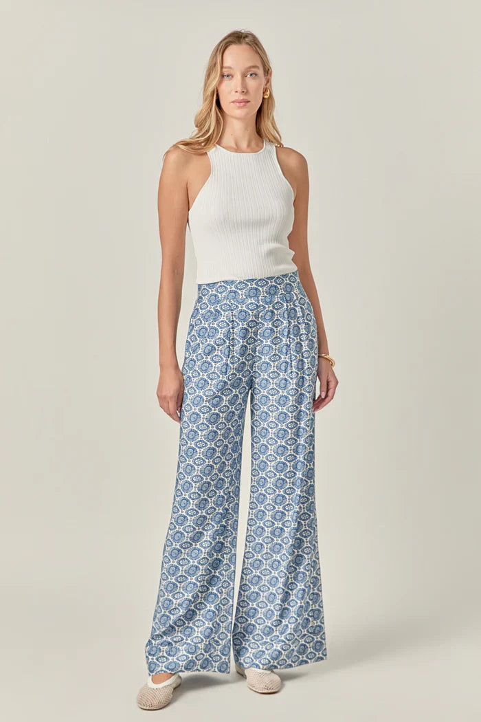 Printed high waisted pants from voglio.us, showing a stylish design with a comfortable fit, displayed on a white background.