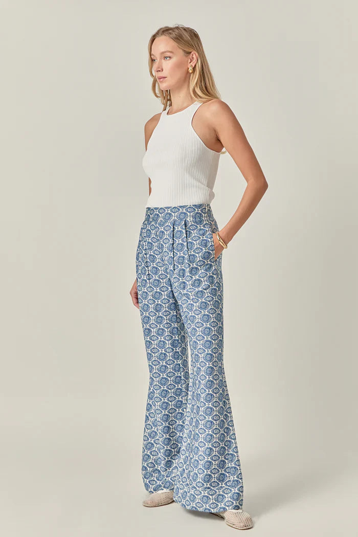 Printed high waisted pants from voglio.us with a stylish floral design, shown on a model on a white background.