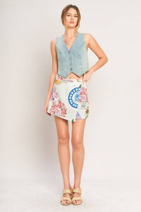 Chic floral and coastal print mini skort from voglio.us with a stylish, lightweight skirt design featuring vibrant patterns.