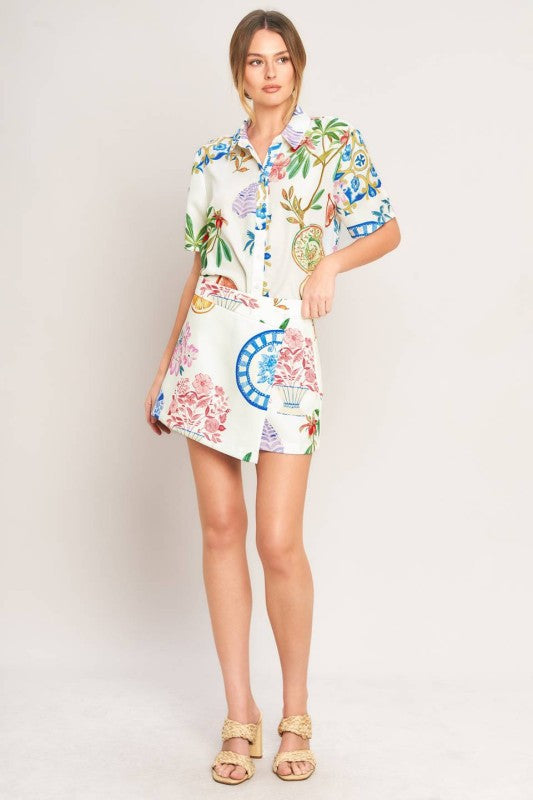 Chic floral and coastal print mini skort by voglio.us, featuring a stylish skirt with vibrant floral and coastal design.