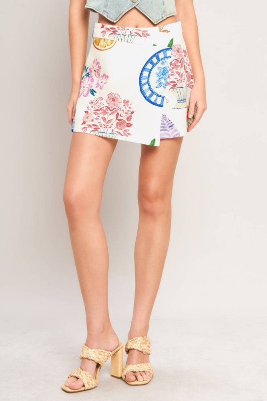 Voglio.us chic floral and coastal print mini skort with a lightweight skirt overlay and built-in shorts in a vibrant, summery design.