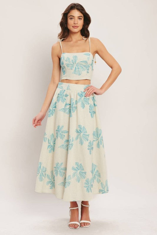 Light floral linen blend skirt from voglio.us featuring a flowing design and vibrant flower pattern.