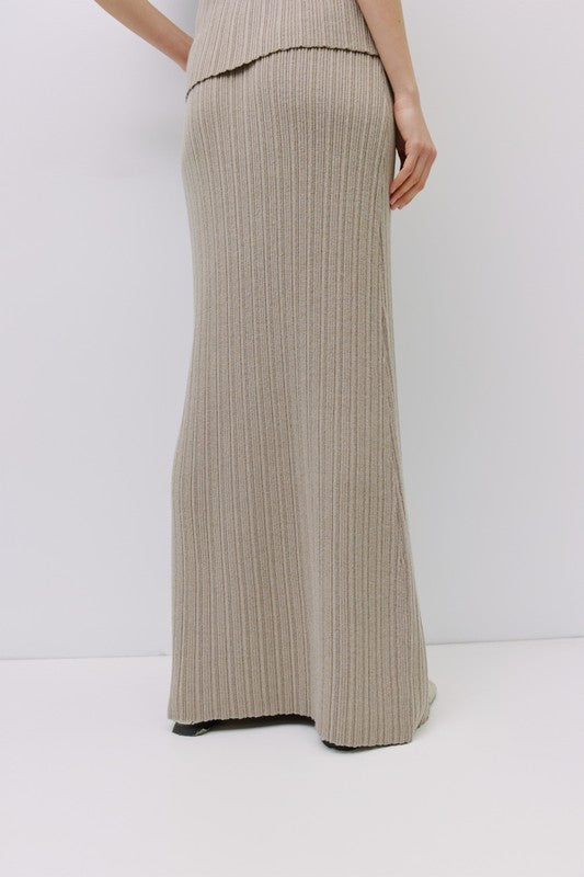 Joelle ribbed knit maxi skirt by voglio.us, featuring a fitted style with textured ribbed fabric and full-length design.
