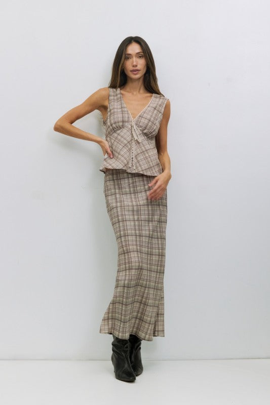 Voglio.us Paxton plaid midi skirt with lace waistband, stylish women's skirt featuring a classic plaid pattern and elegant lace detail.