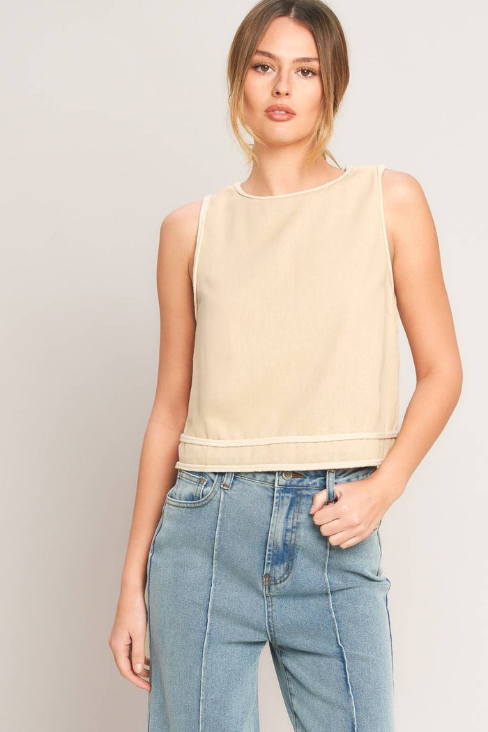 Chic minimal cropped top from voglio.us, featuring a sleek design and lightweight fabric, perfect for casual or trendy outfits.