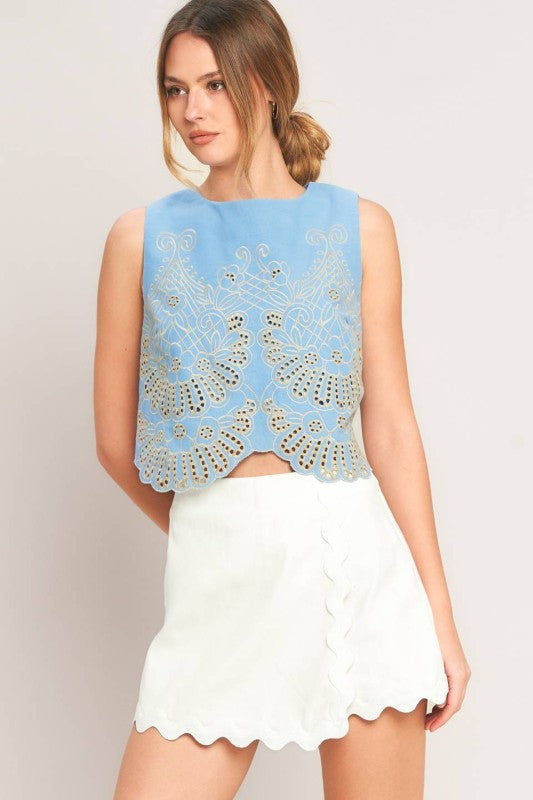 Voglio.us embroidered sleeveless blouse with scalloped hem, lightweight top featuring intricate embroidery and a feminine design.