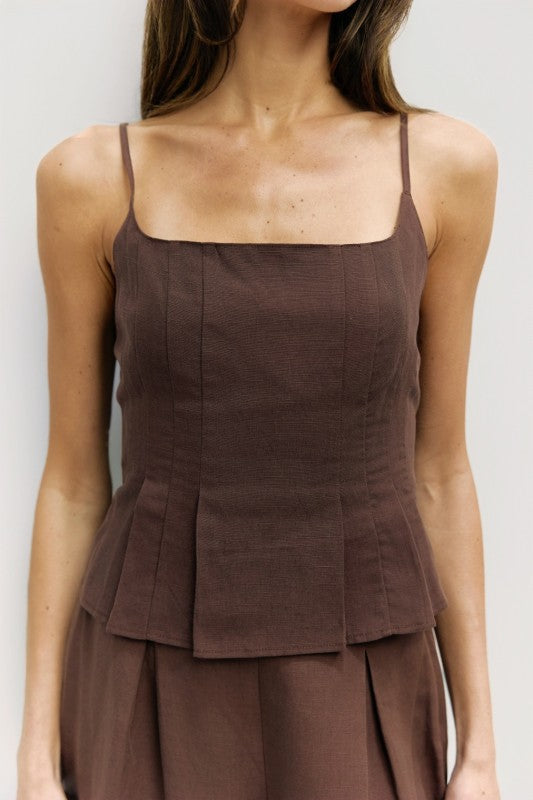 Voglio.us Jocelyn structured cami top in neutral fabric, featuring a fitted design and thin straps, ideal for casual or stylish wear.