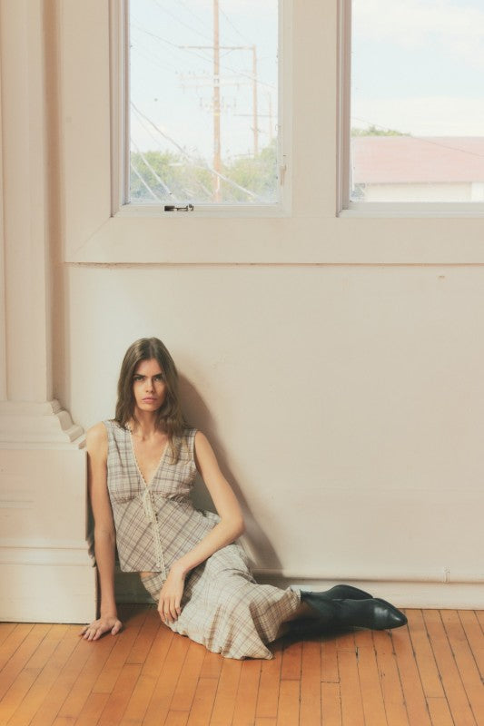 Voggio.us Paxton sleeveless blouse with lace trim, lightweight top featuring delicate lace accents and a stylish sleeveless design.