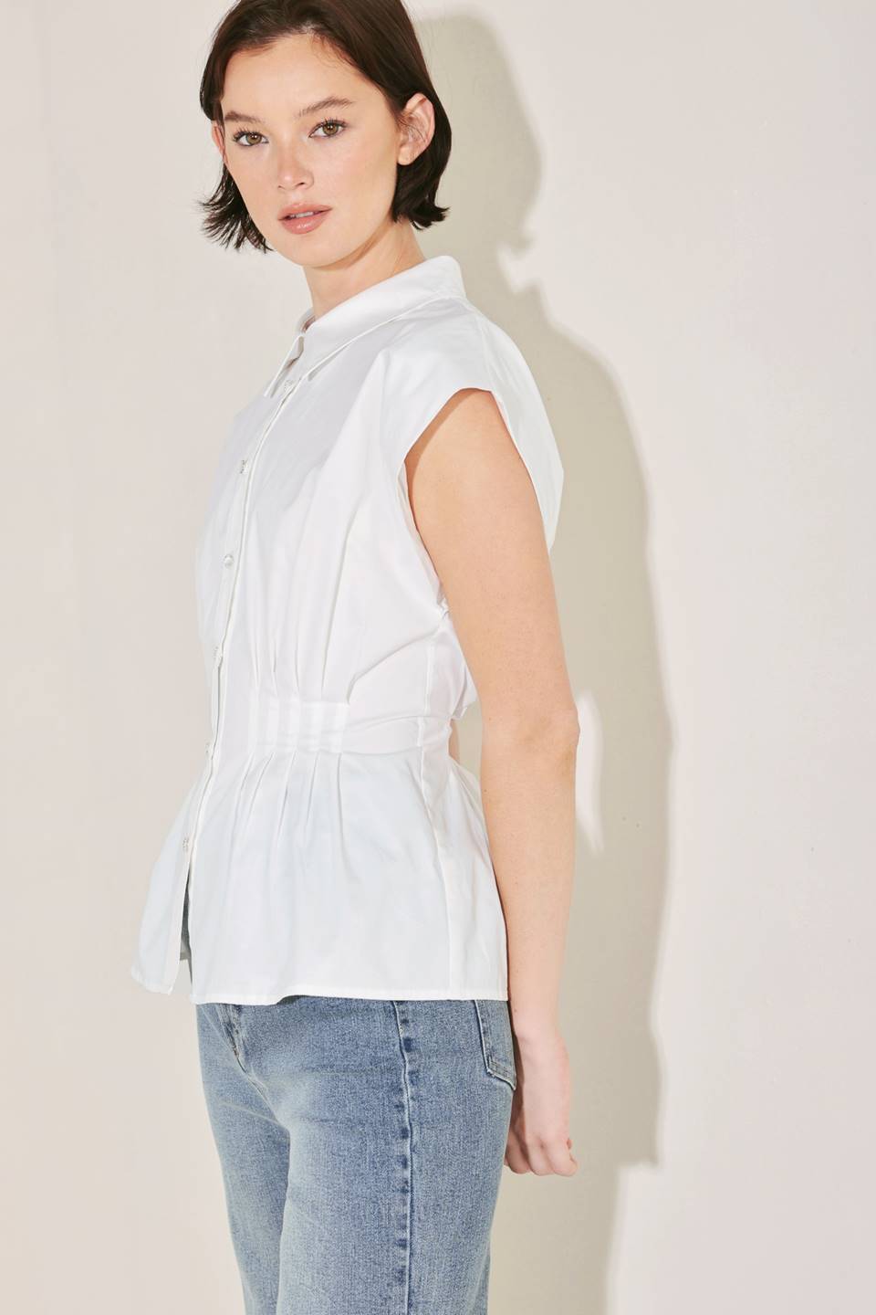Voglio.us peplum top with corset waist, stylish fitted fashion top featuring a flared peplum design and structured waist.